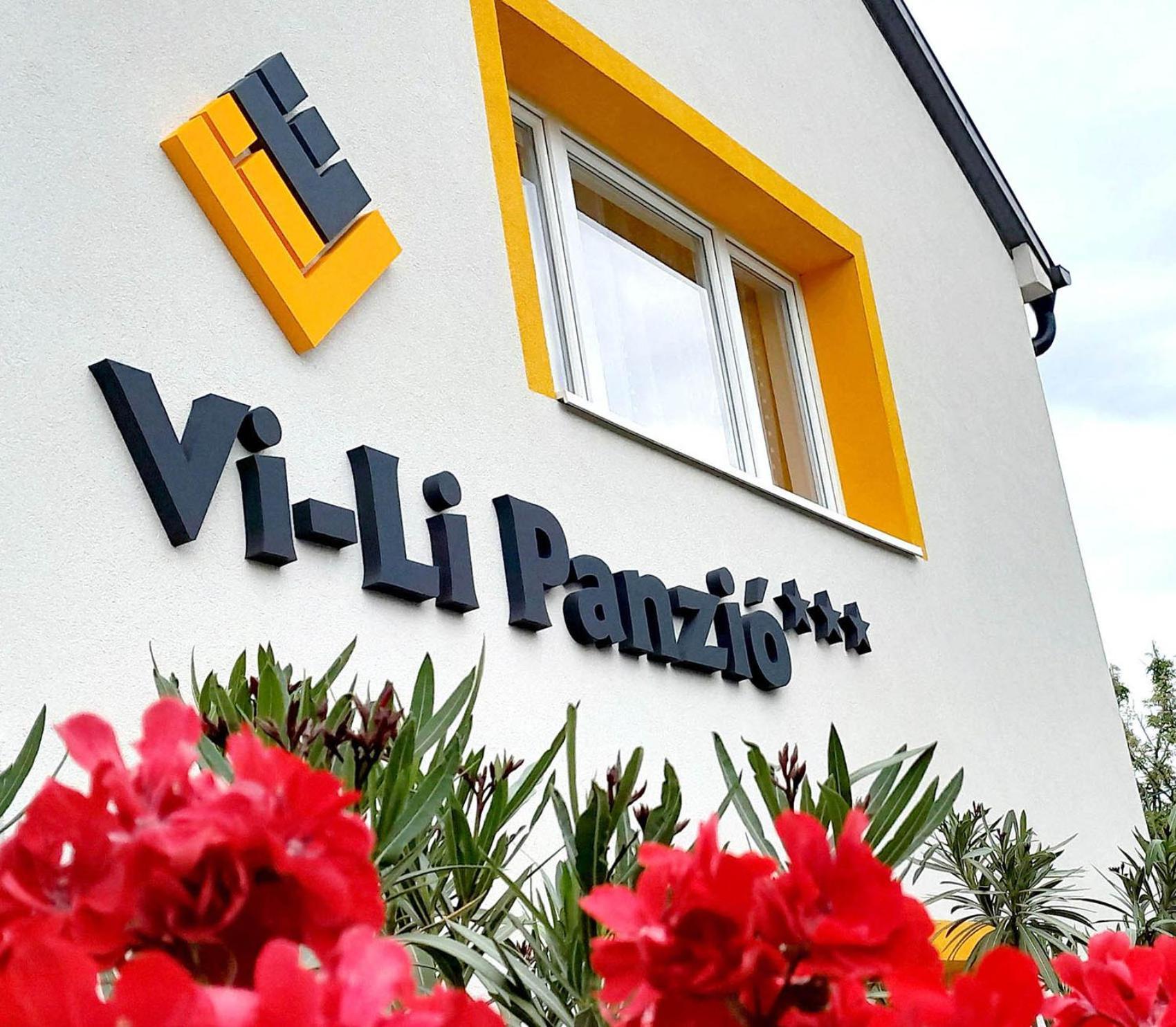 Vi-Li Panzió Acomodação com café da manhã Maklár Exterior foto